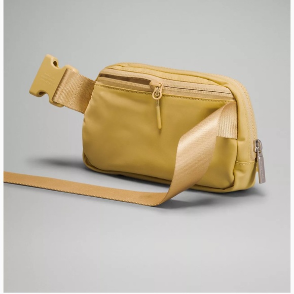 Everywhere Belt Bag - Picture 3 of 8